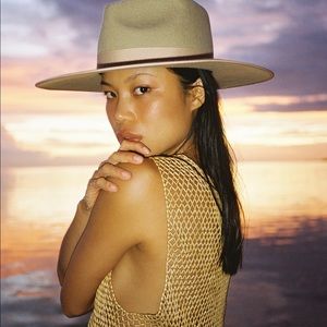 Lack of Color Carmel Rancher size small